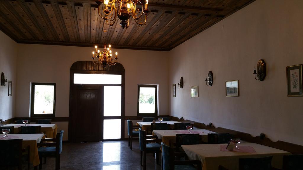 Conacul Balta Alba Hotel Exterior photo